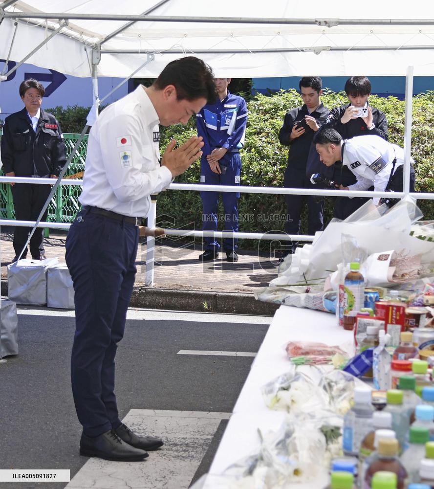 Defense Minister Koizumi in quake-hit Kumamoto