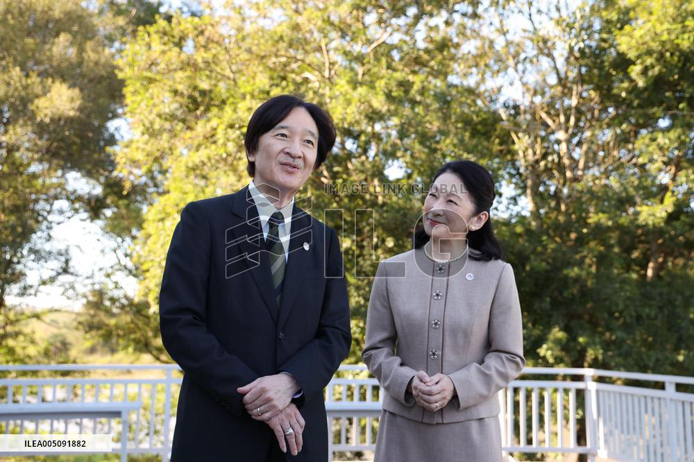 CORRECTED: Japan crown prince, crown princess in Paraguay