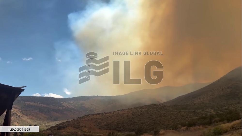 US: Hawk Fire Burns Structures, Forces Mass Evacuations in Reno Area 6
