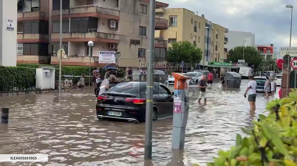 Spain: Severe Hailstorm Triggers Flooding, Road Closure in Tarragona 6