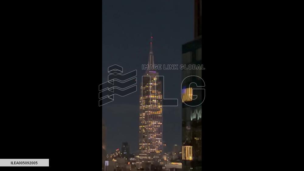 US: Empire State Building Glows Pink in Tribute to Dolly Parton 2