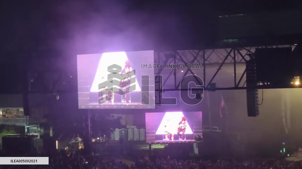 US: Kesha Honors Dolly Parton With ‘Old Flames’ Tribute in Pittsburgh