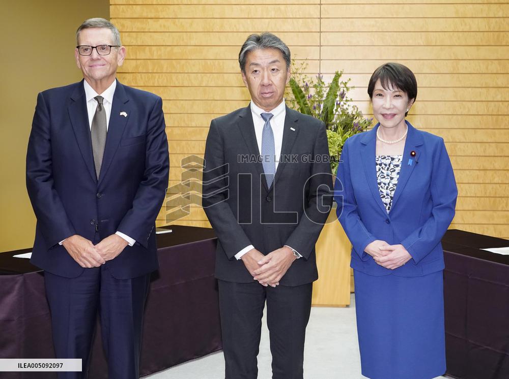 PM Takaichi meets with top executives of chipmakers