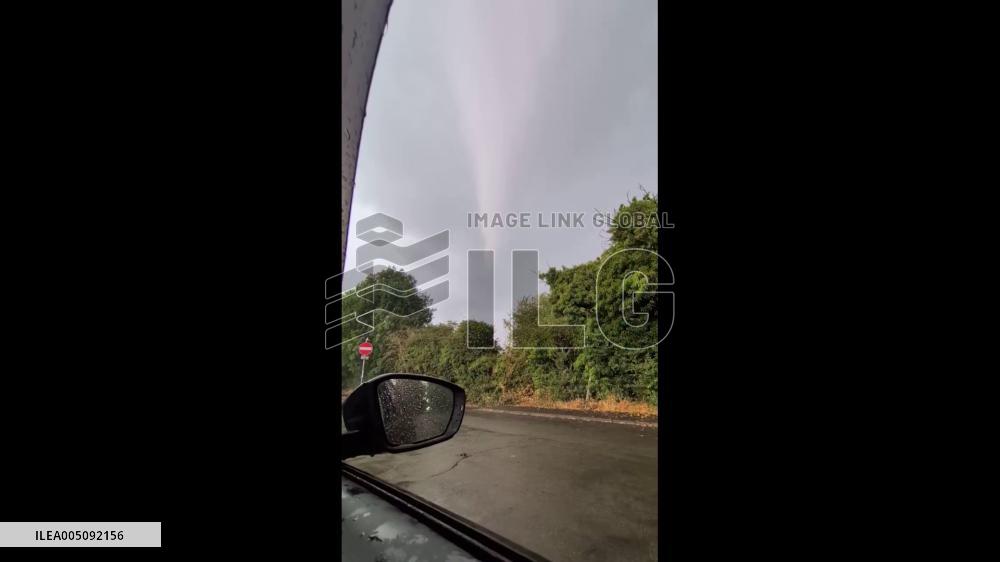 UK: Funnel Cloud Spotted in Redbourn, Hertfordshire