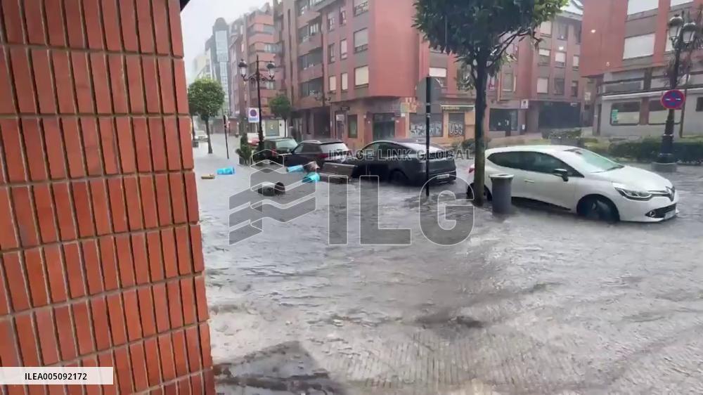 Spain: Atlantic Storm Floods Oviedo Streets, Trash Cans Float on Floodwaters