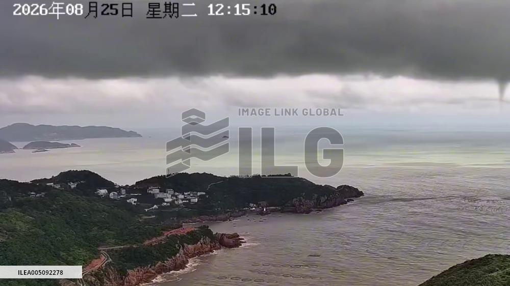 China: Massive Waterspout Spotted off Coast of Wenzhou