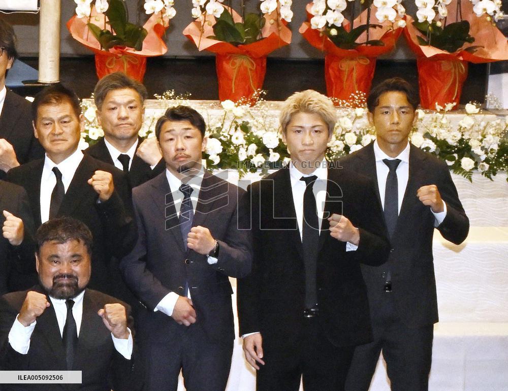 Memorial ceremony for former lightweight world champion Ishimatsu