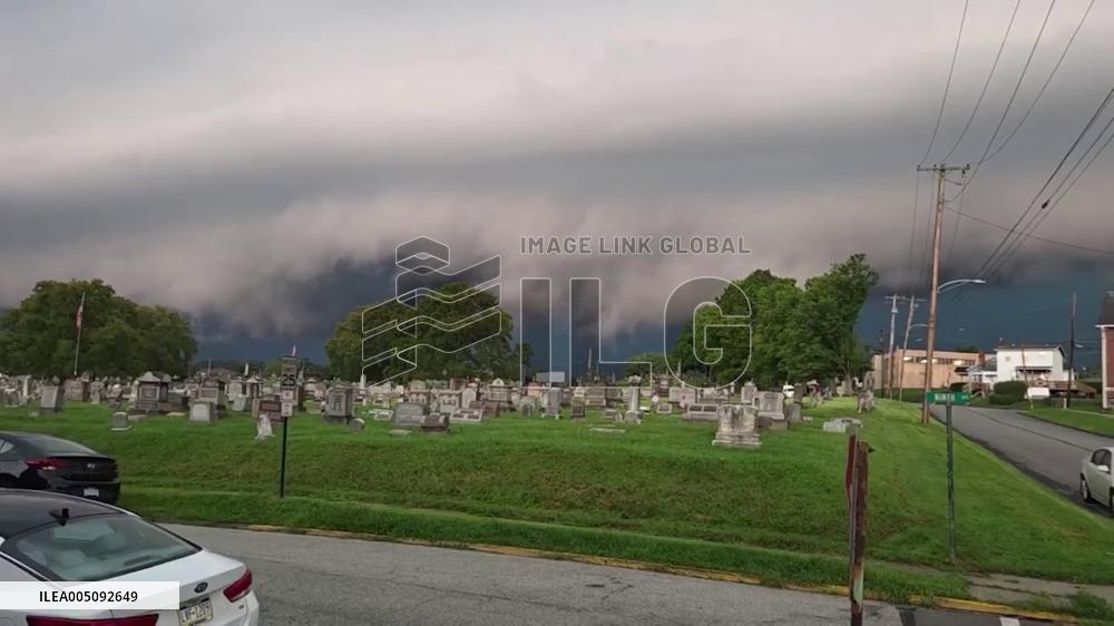 US: Massive Shelf Cloud Looms Over Brackenridge Amid Severe Storm Warning