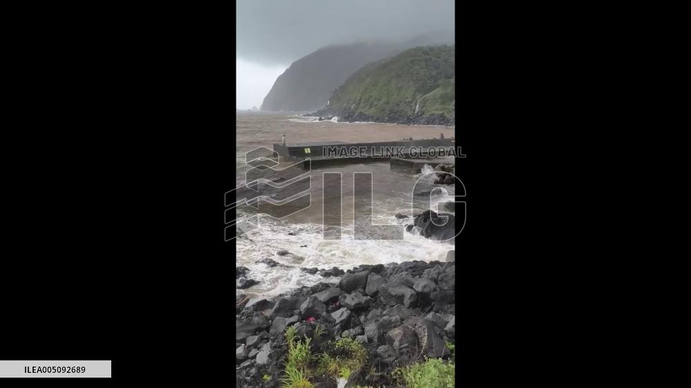 Japan: Typhoon Krovanh Brings Heavy Rain, High Waves to Hachijojima
