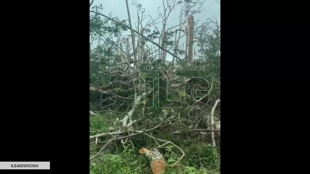 US: Hurricane Lowell Leaves Damage in Kauai 2