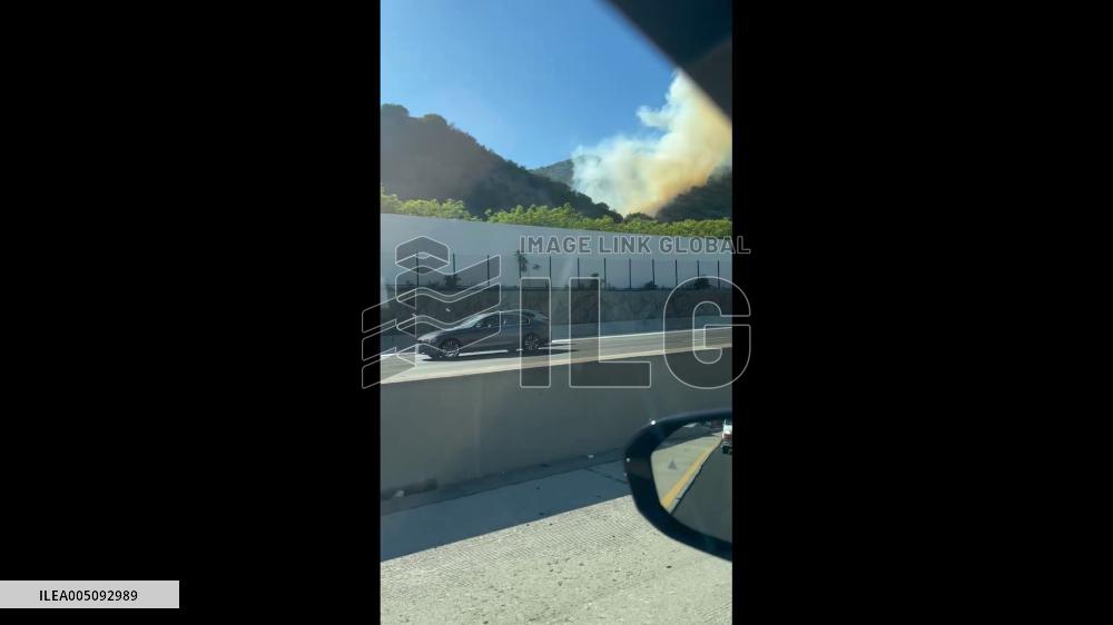 US: Brush Fire Near Getty Center in Los Angeles Prompts Evacuation Warnings 2