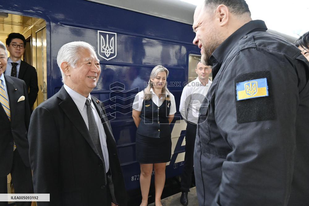 Japan lower house speaker arrives in Kyiv