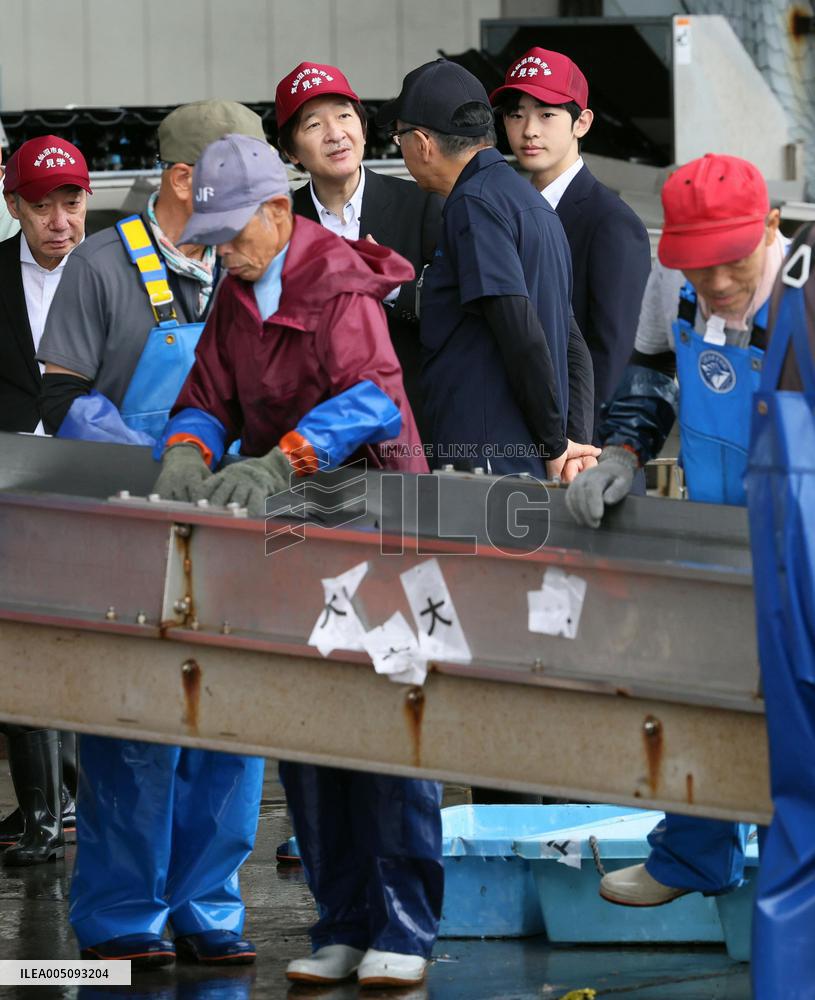 Crown Prince Fumihito, Prince Hisahito in disaster-hit city
