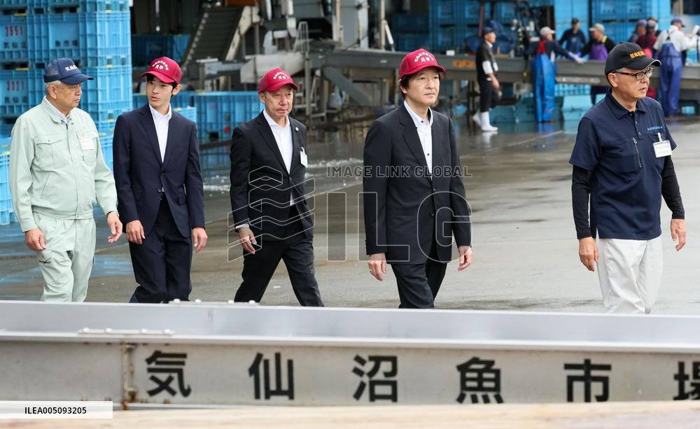 Crown Prince Fumihito, Prince Hisahito in disaster-hit city