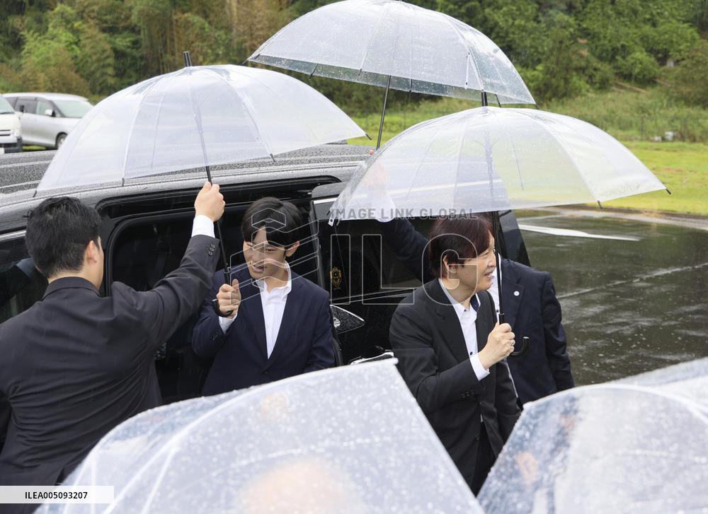 Crown Prince Fumihito, Prince Hisahito in disaster-hit city