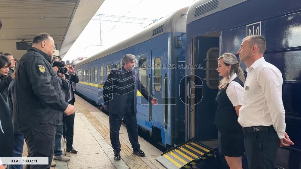 [Breaking News]Japan lower house speaker arrives in Kyiv