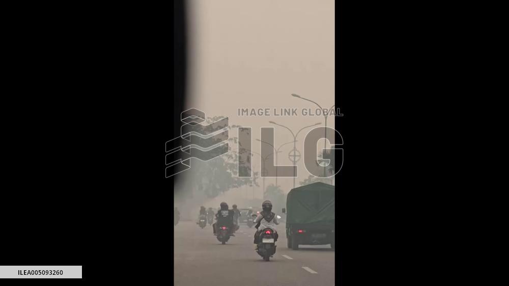 Indonesia: Thick Haze From Forest Fires Blankets Pontianak Streets