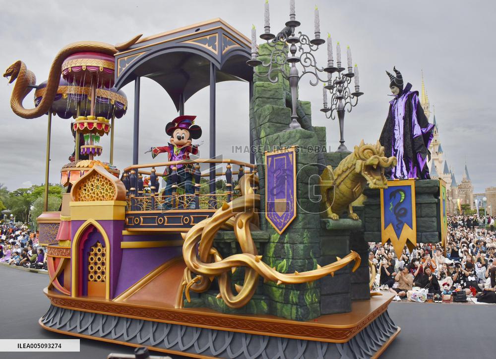 Halloween program at Tokyo Disneyland