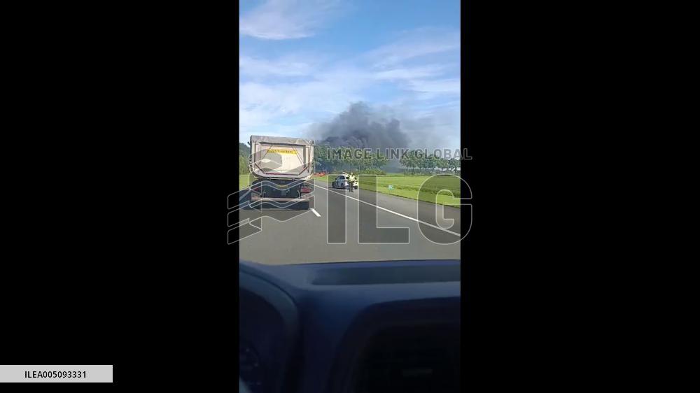 Netherlands: Farmer Protesters Set Tires Ablaze Along A28 in Drenthe
