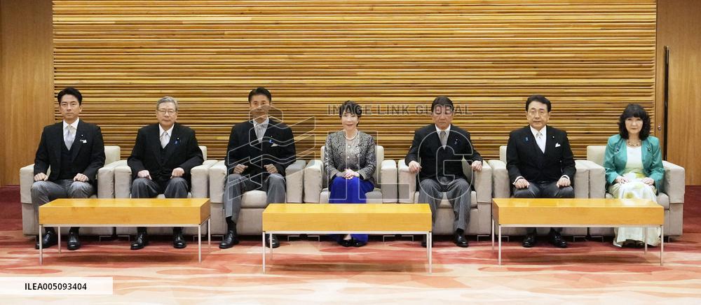 Japan PM reshuffles Cabinet