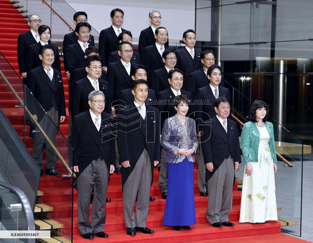 Japan PM reshuffles Cabinet