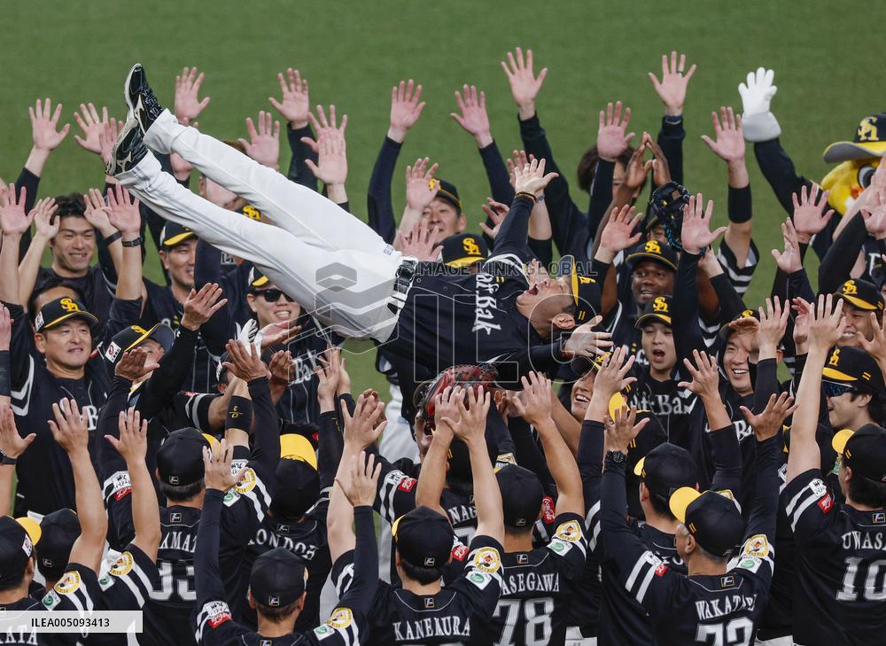 Baseball: Hawks clinch Pacific League title