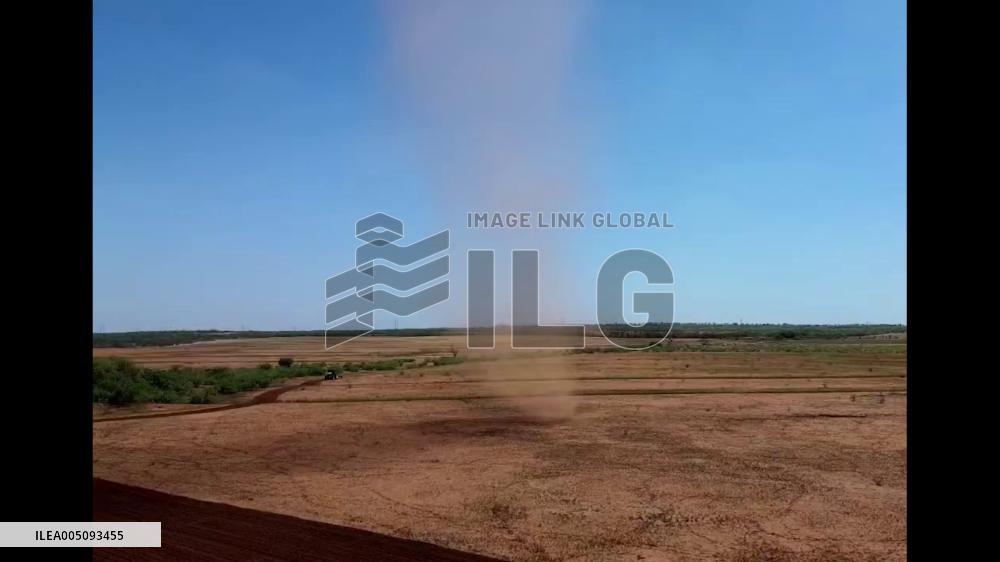 US: Dust Devil Spotted Near Sweetwater, Texas