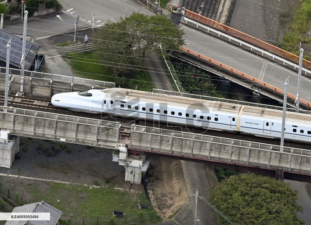 Kyushu Shinkansen resumes full-route service 52 days after quake