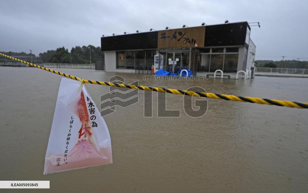 Typhoon approaches eastern Japan