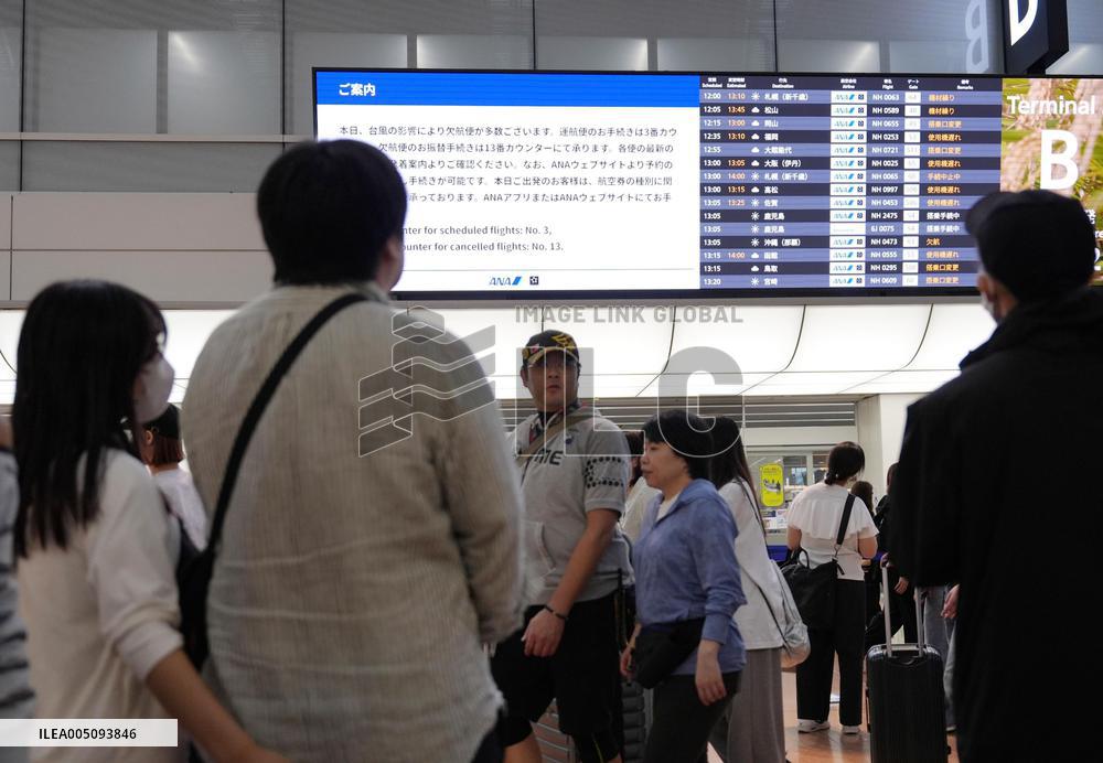 Typhoon approaches eastern Japan
