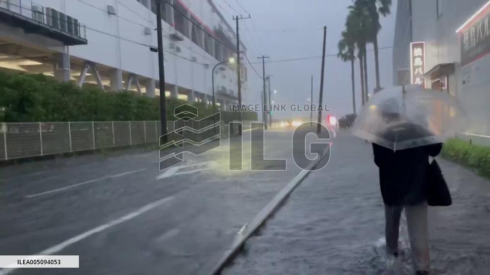 Japan: Typhoon Dujuan Brings Widespread Flooding Across Kanto Region 5