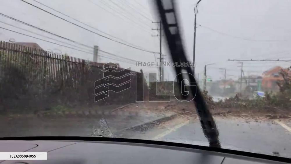 Japan: Typhoon Dujuan Causes Landslides Across Kanto Region 3