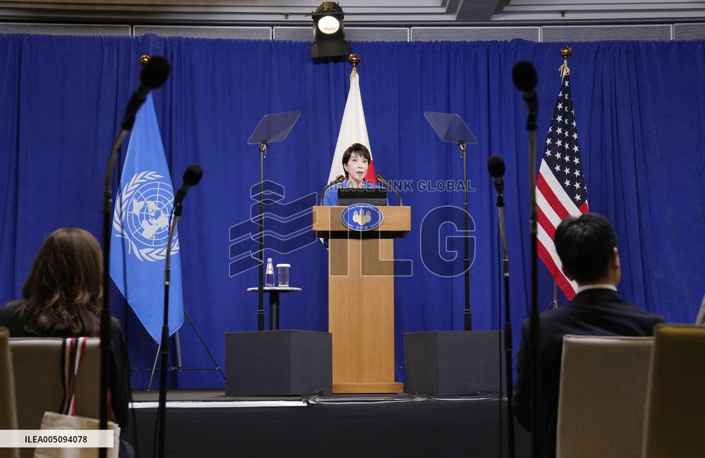 Japan PM Takaichi meets press in N.Y.