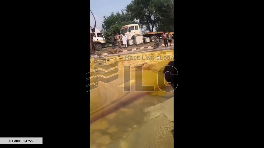 India: Ghee-Laden Truck Overturns on Highway Near Moradabad, Locals Collect Spilled Cargo