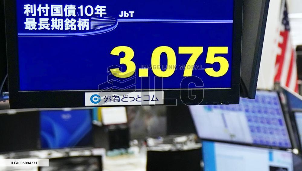 Japan's 10-year gov't bond yield hits 30-year high